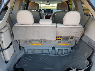 2014 Toyota Sienna XLE V6 8 Passenger