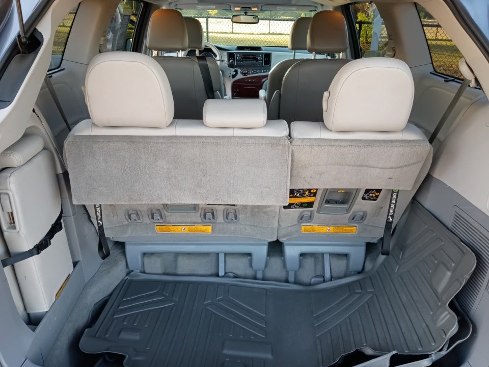 2014 Toyota Sienna XLE V6 8 Passenger