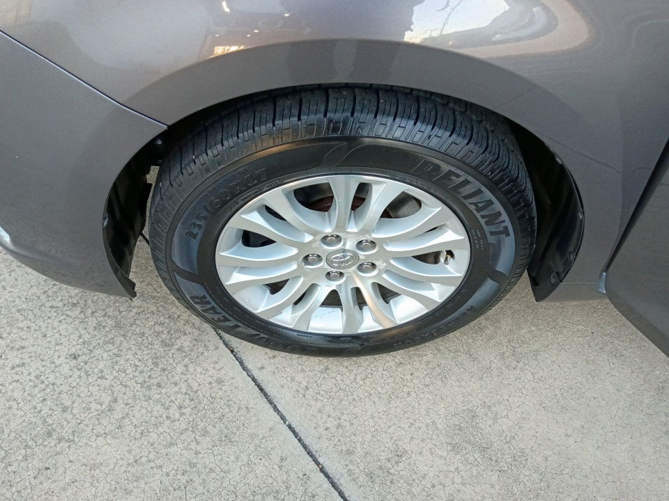 2014 Toyota Sienna XLE V6 8 Passenger