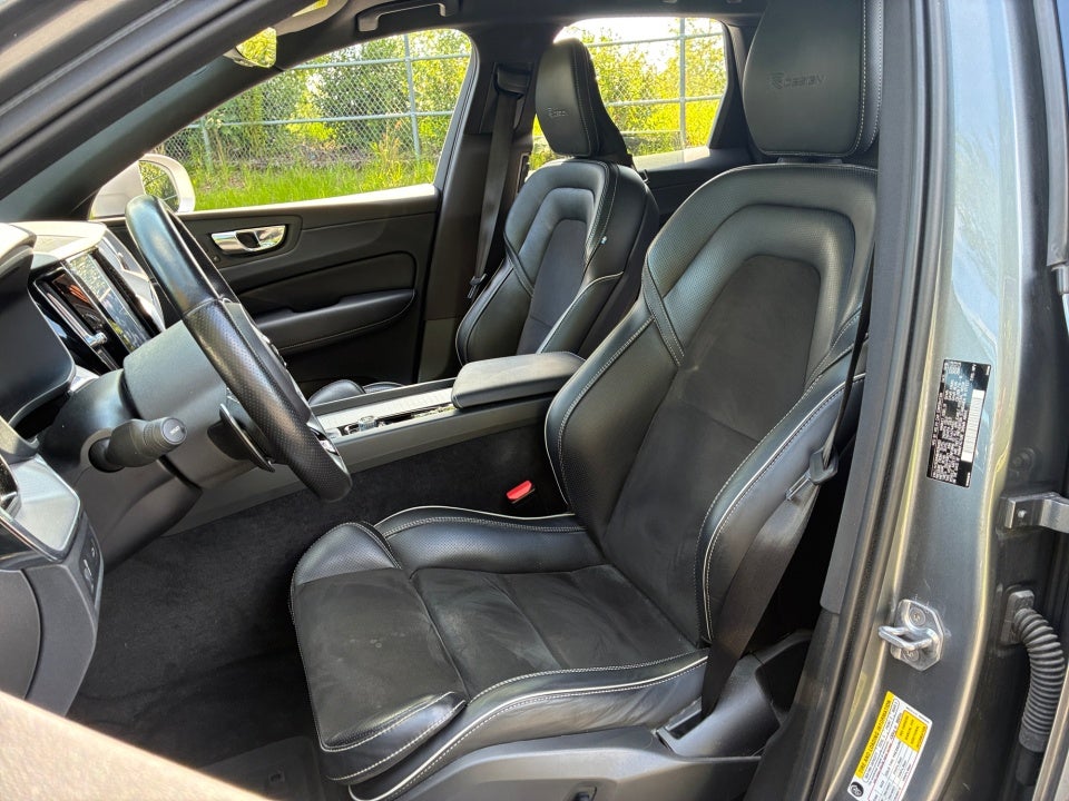2019 Volvo XC60 R-Design