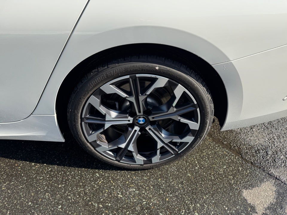 2025 BMW 330i xDrive