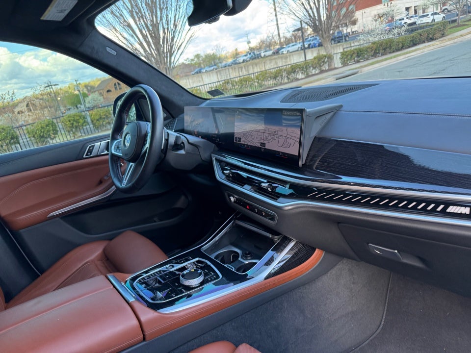 2023 BMW X7 M60i