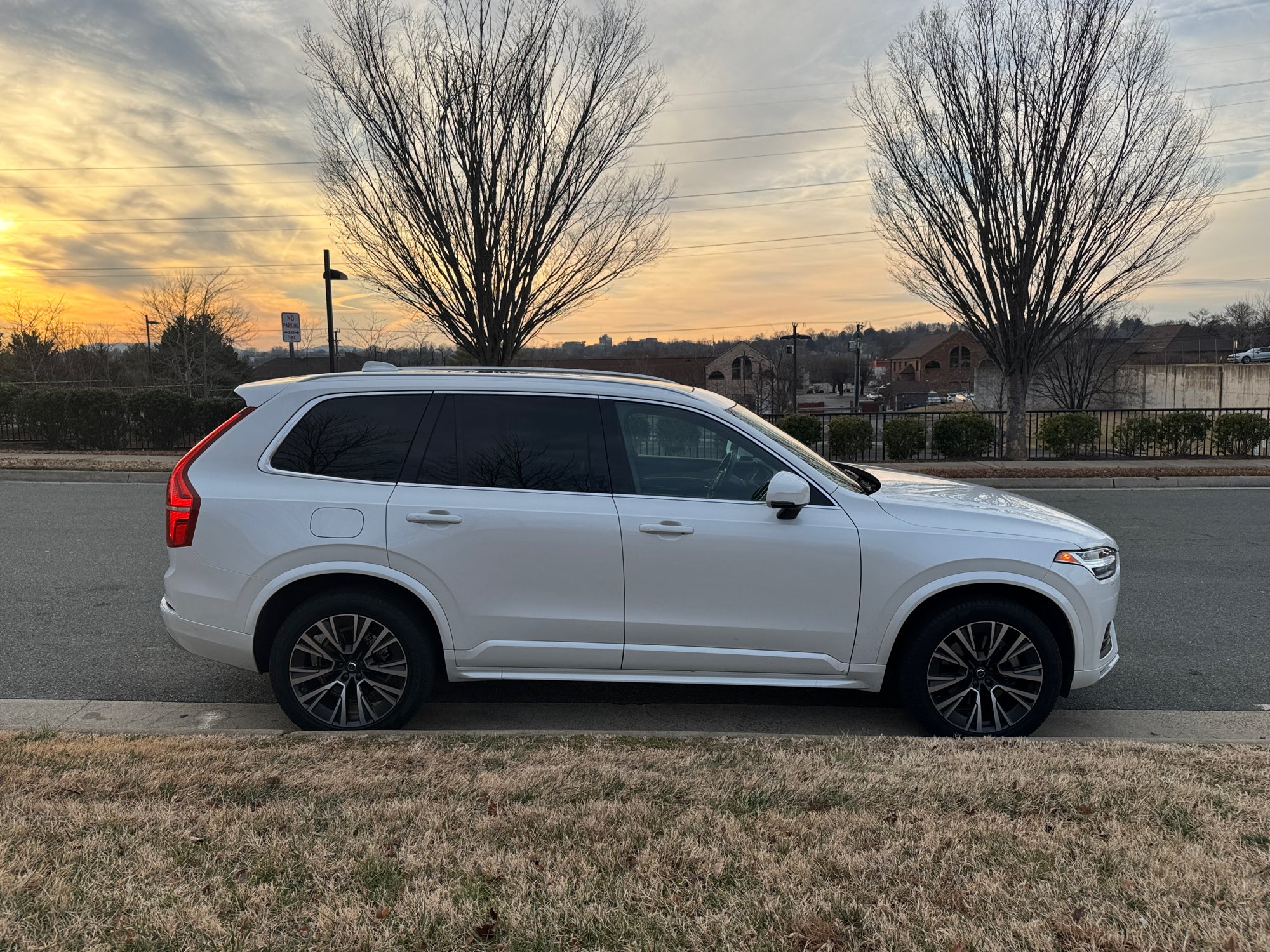 2022 Volvo XC90 T6 Momentum 7 Passenger
