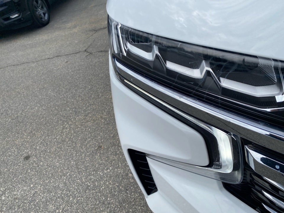 2023 Chevrolet Suburban 2WD Premier