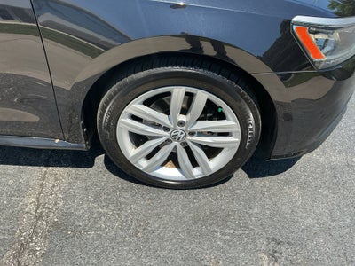 2018 Volkswagen Passat 2.0T SE