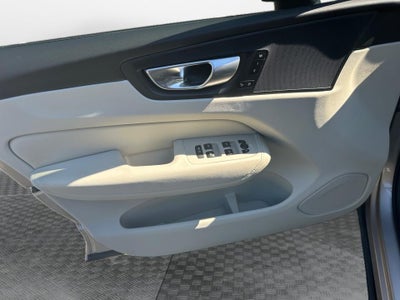 2024 Volvo XC60 Plus Dark Theme