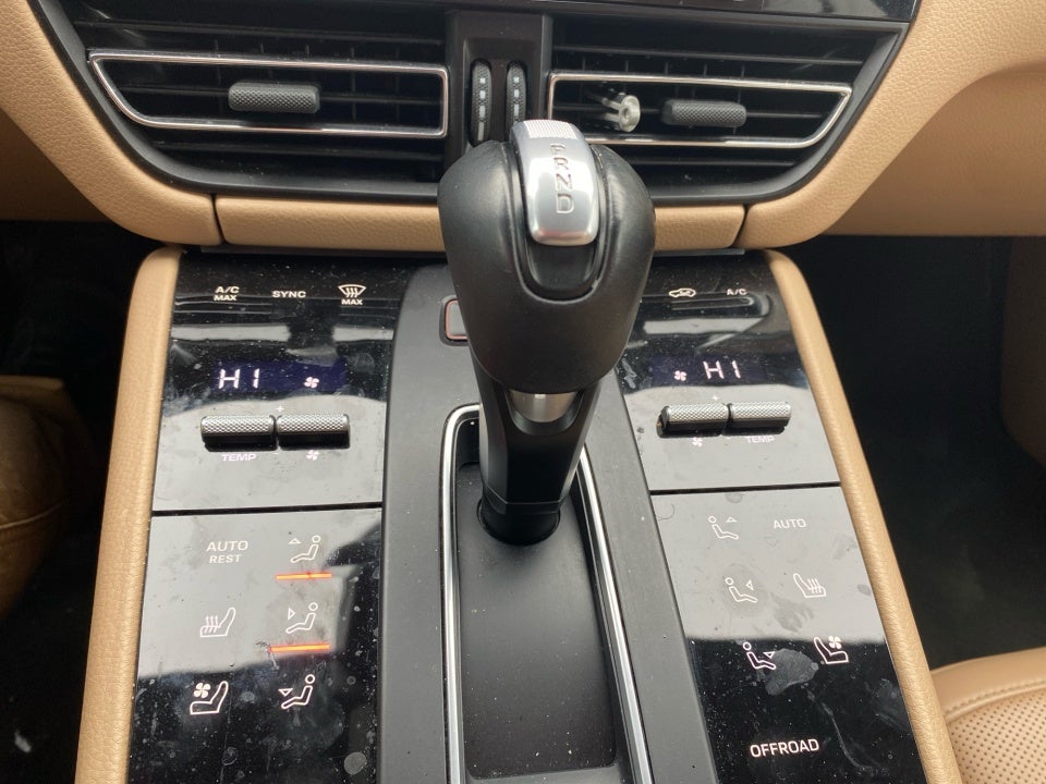 2023 Porsche Macan Base