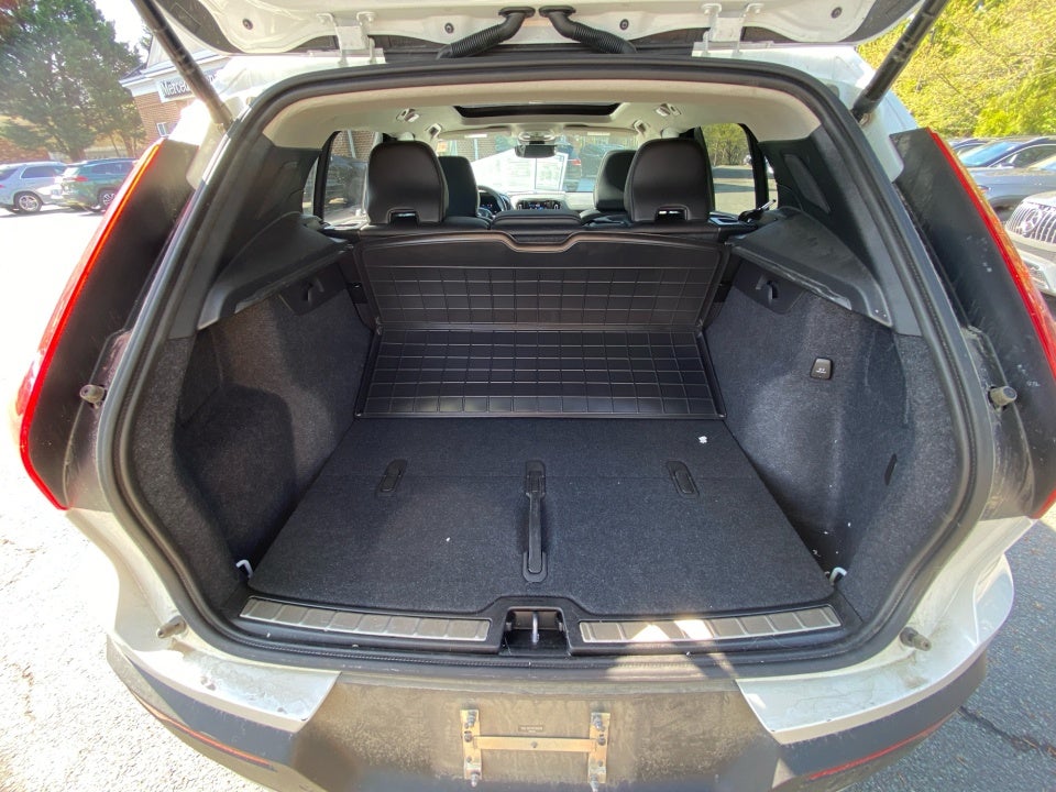 2024 Volvo XC40 B5 Ultimate Bright Theme