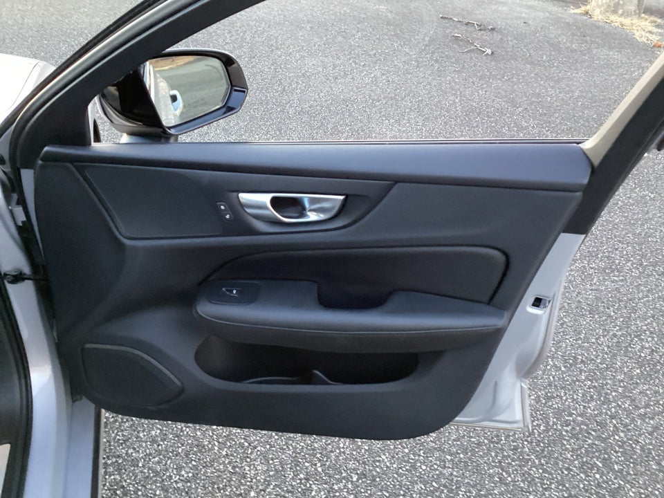 2024 Volvo S60 Recharge Plug-In Hybrid T8 Plus Dark Theme