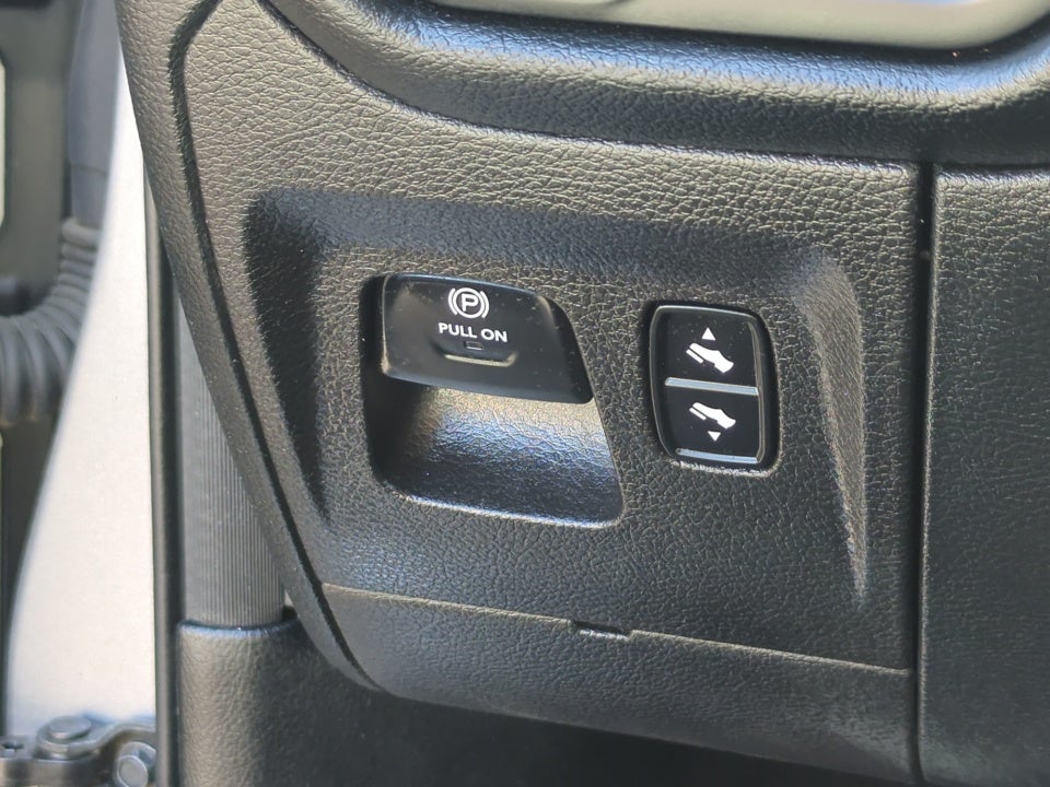 2020 RAM 1500 Big Horn Crew Cab 4x4 5'7" Box