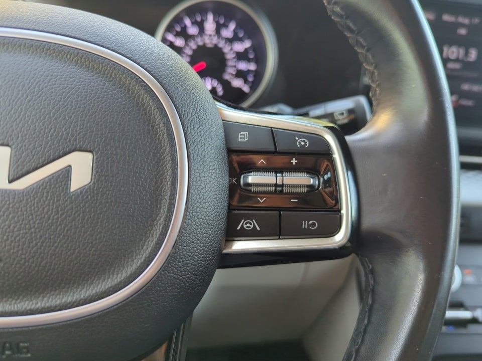 2023 Kia Carnival MPV LX