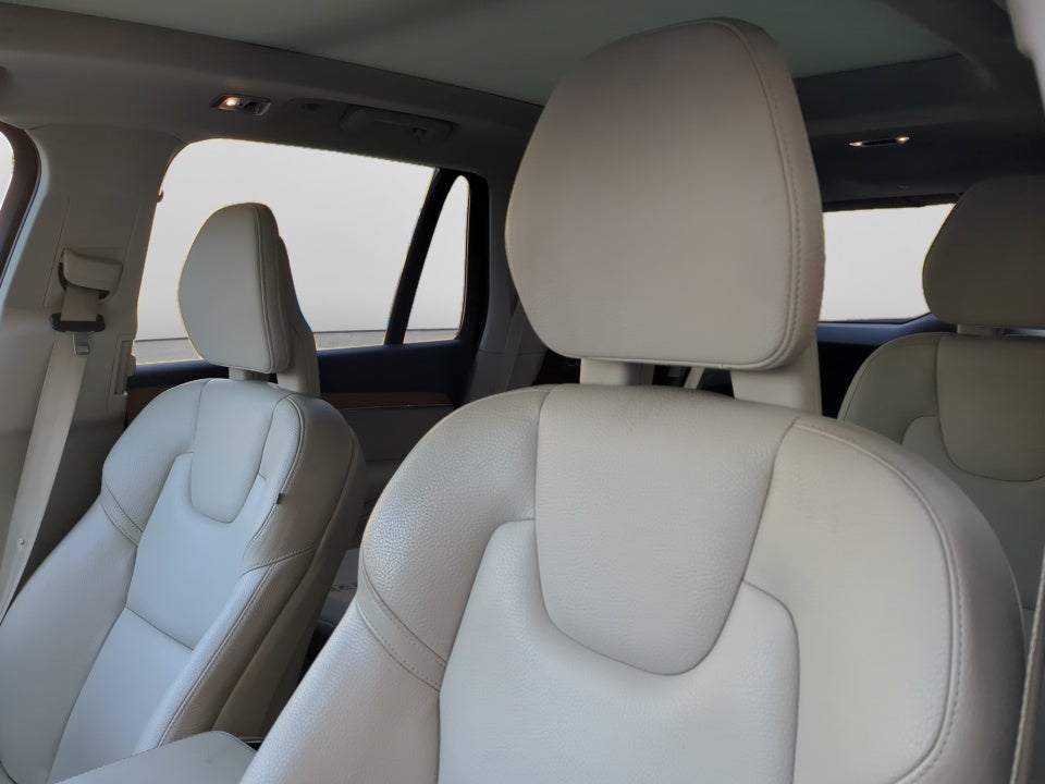 2021 Volvo XC90 Momentum