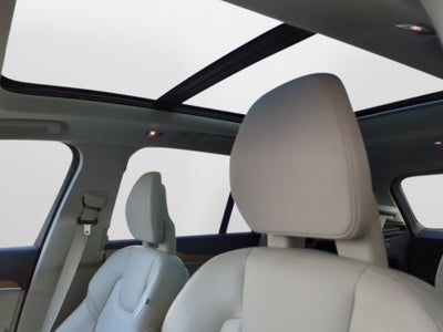 2021 Volvo XC90 Momentum