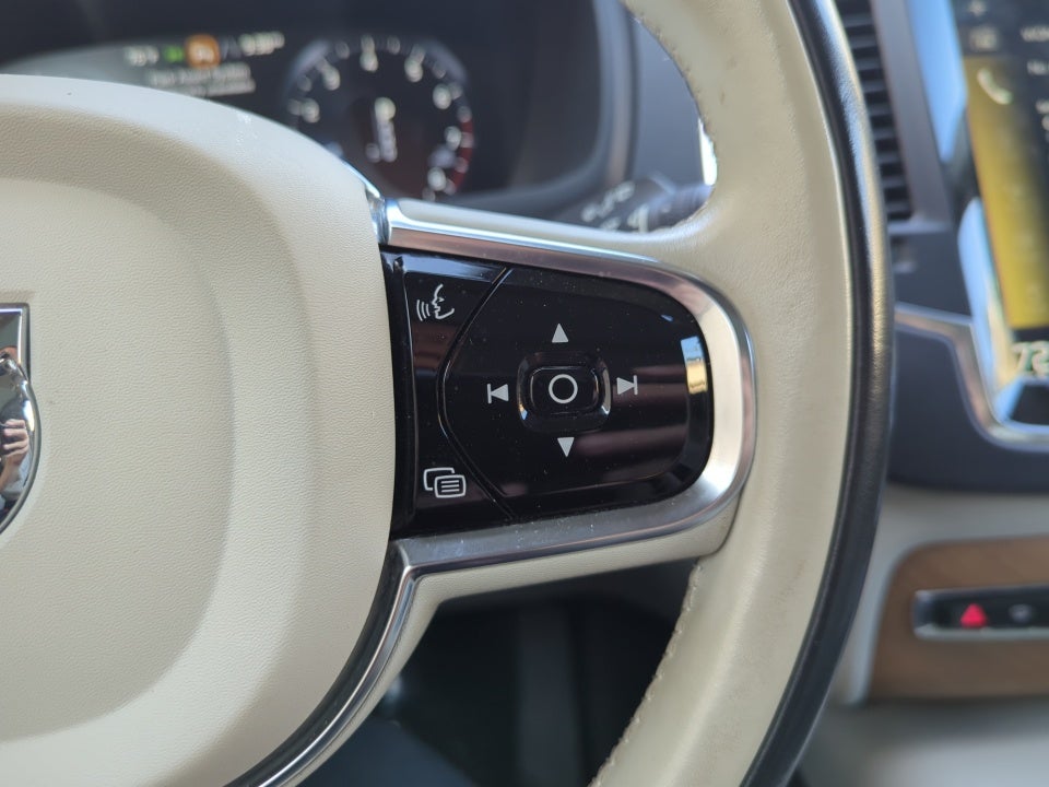 2021 Volvo XC90 Momentum