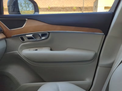 2021 Volvo XC90 Momentum