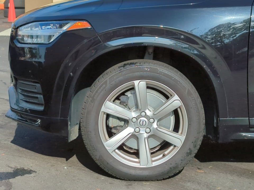 2021 Volvo XC90 Momentum