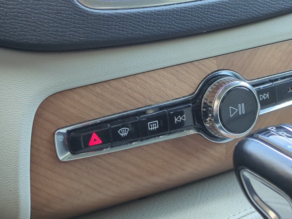 2021 Volvo XC90 Momentum