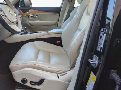 2021 Volvo XC90 Momentum