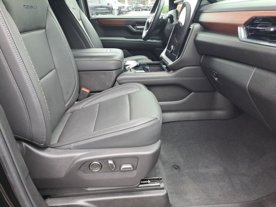 2025 GMC Yukon 4WD Denali