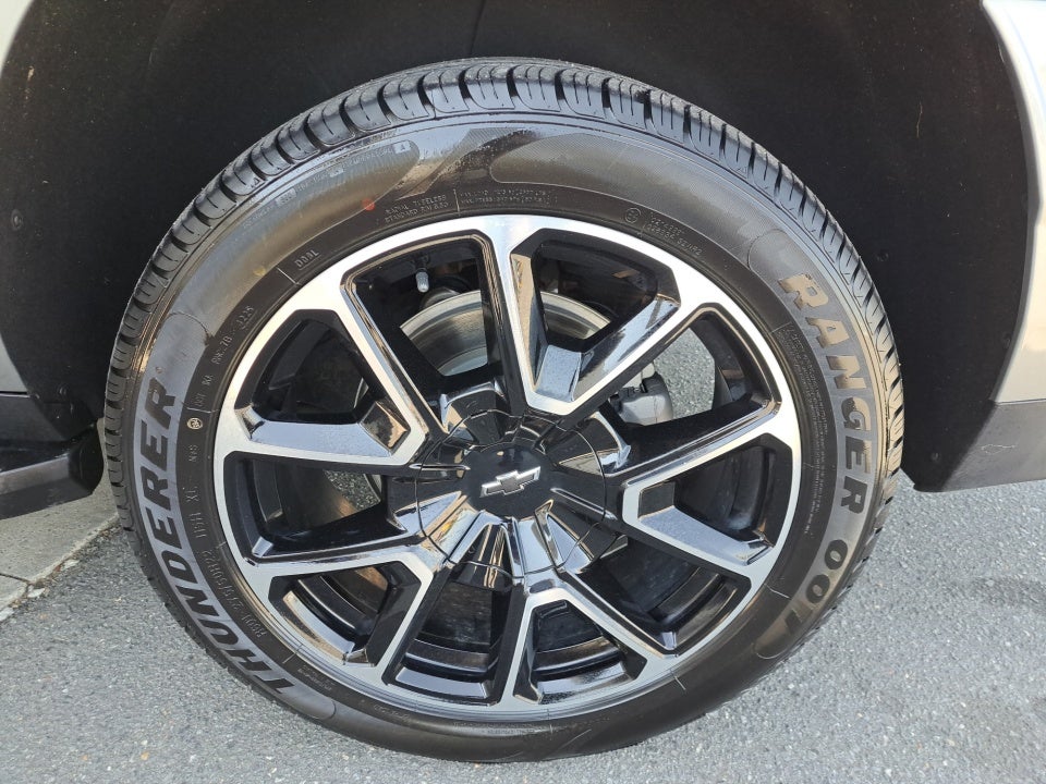 2023 Chevrolet Suburban 4WD RST