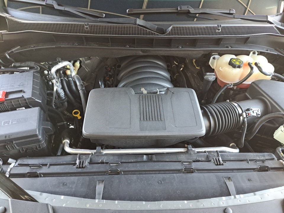 2023 Chevrolet Suburban 4WD RST