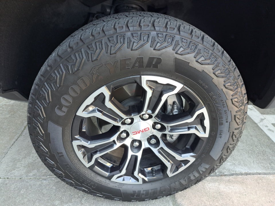 2024 GMC Canyon 4WD AT4