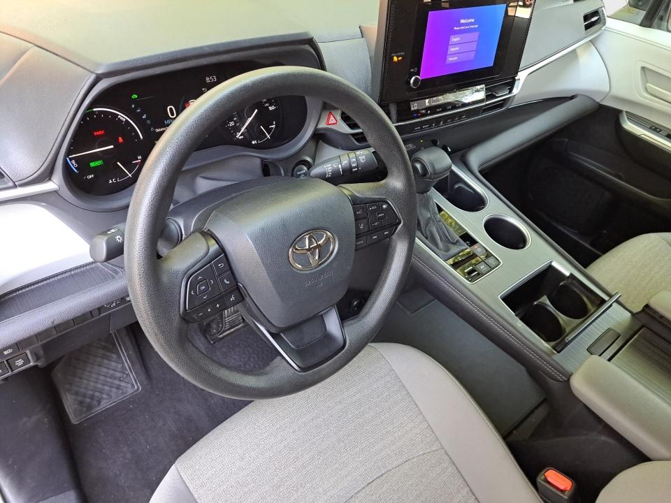 2025 Toyota Sienna LE