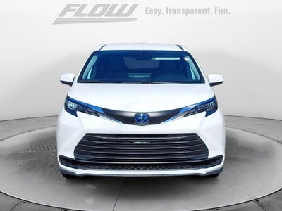 2025 Toyota Sienna LE
