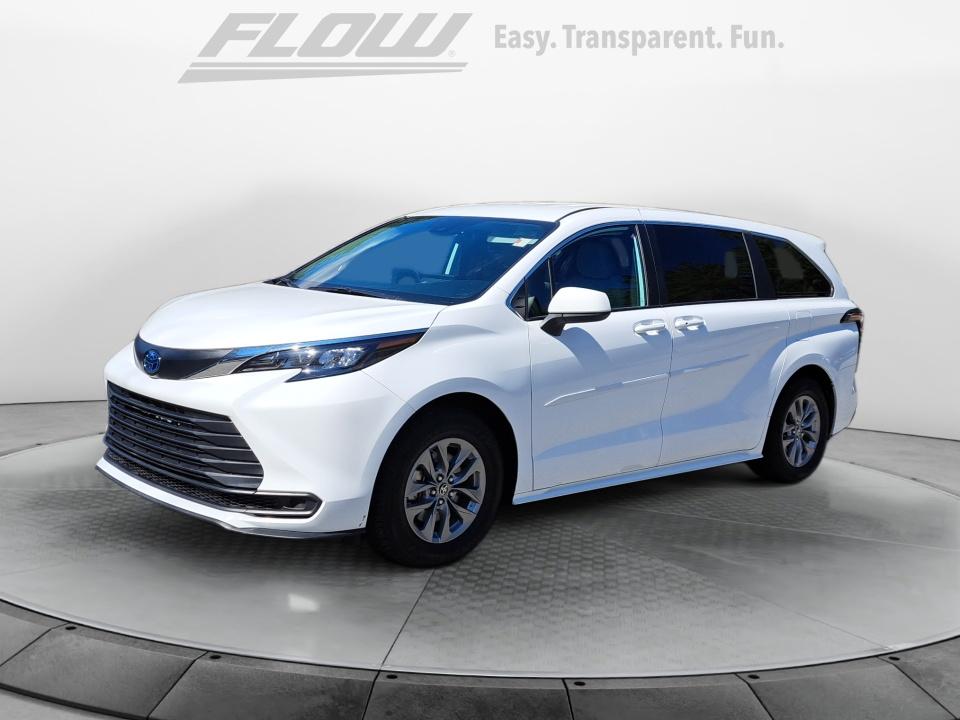 2025 Toyota Sienna LE
