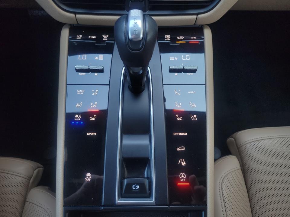 2023 Porsche Macan Base