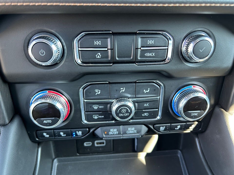 2024 GMC Yukon 4WD AT4