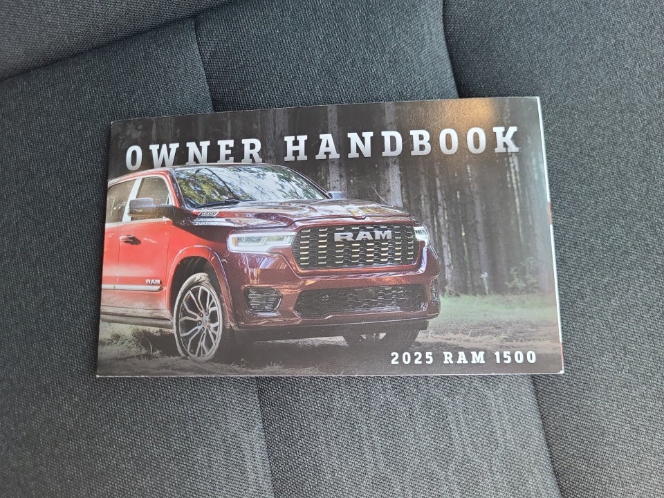 2025 RAM 1500 Big Horn Crew Cab 4x4 5'7" Box