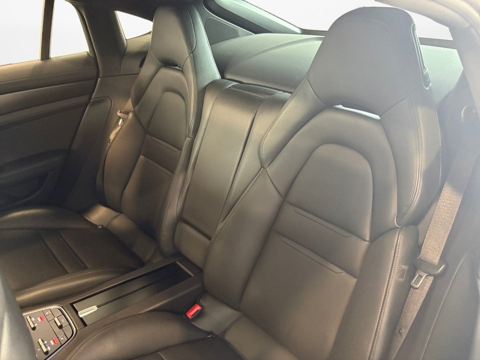 2018 Porsche Panamera 4