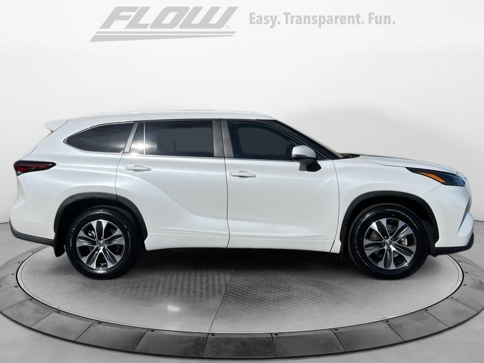 2025 Toyota HIGHLANDER XLE