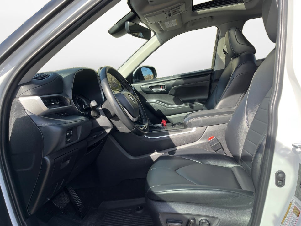 2025 Toyota HIGHLANDER XLE