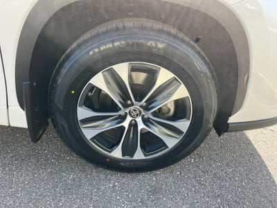 2025 Toyota HIGHLANDER XLE