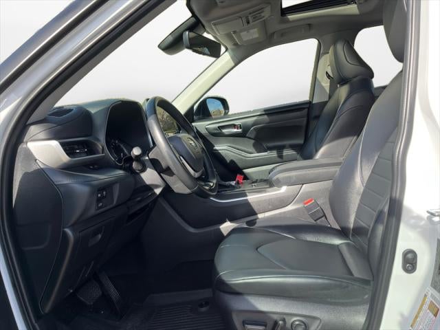 2025 Toyota HIGHLANDER XLE