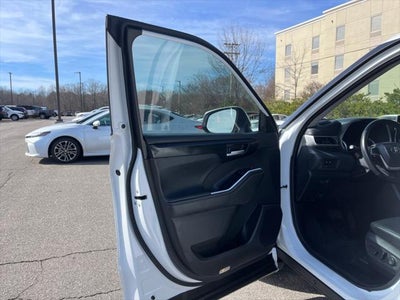 2025 Toyota HIGHLANDER XLE