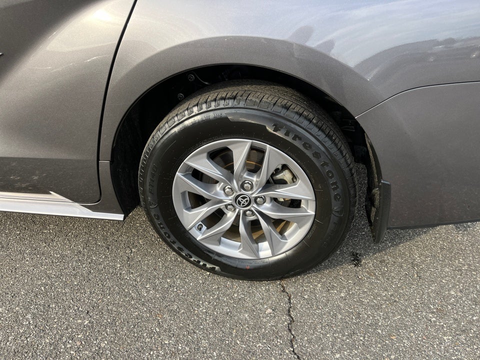 2024 Toyota SIENNA XLE XLE