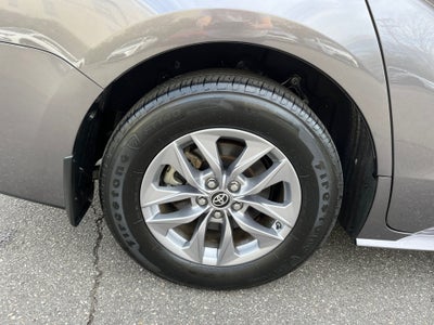 2024 Toyota SIENNA XLE XLE