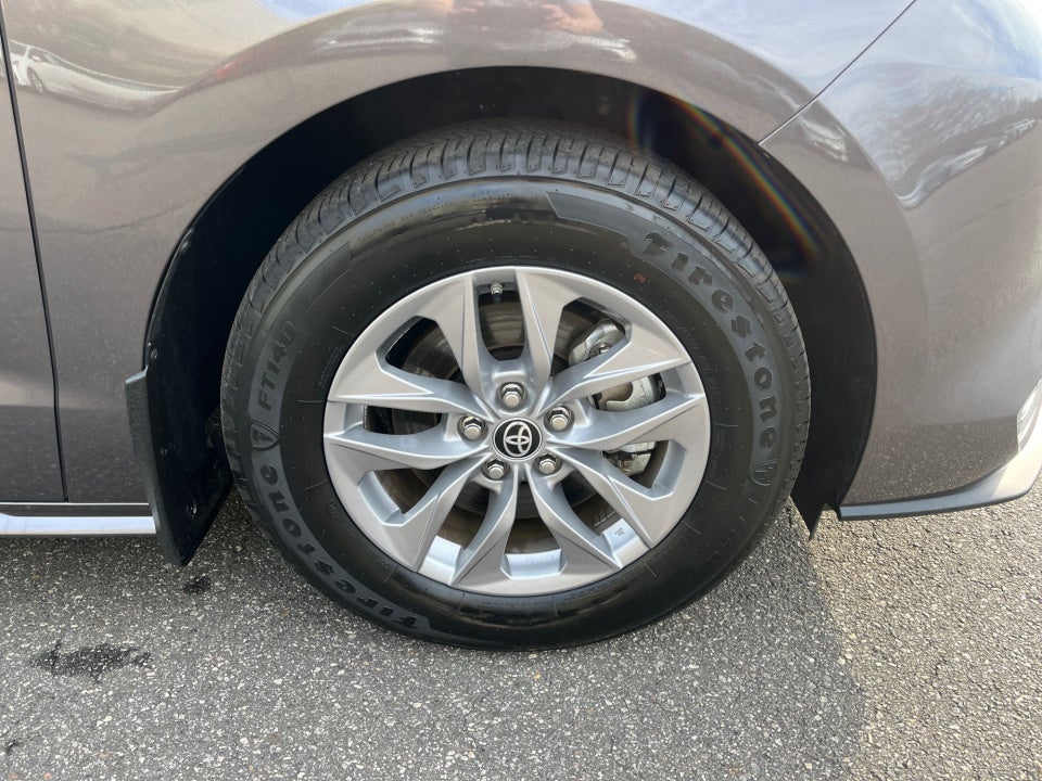 2024 Toyota SIENNA XLE XLE