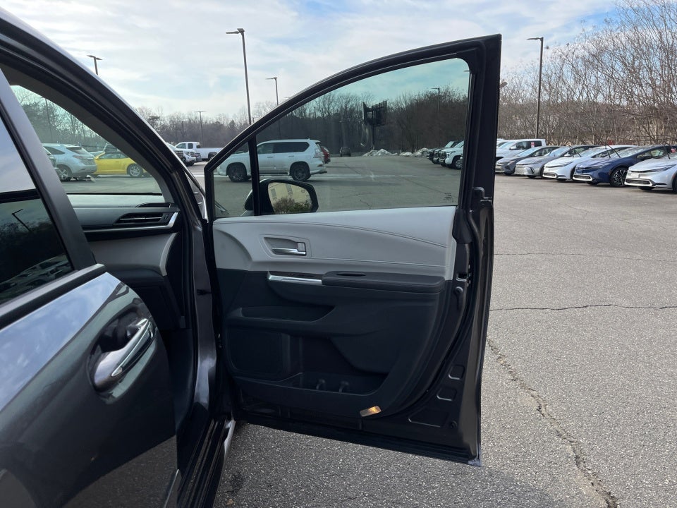 2024 Toyota SIENNA XLE XLE