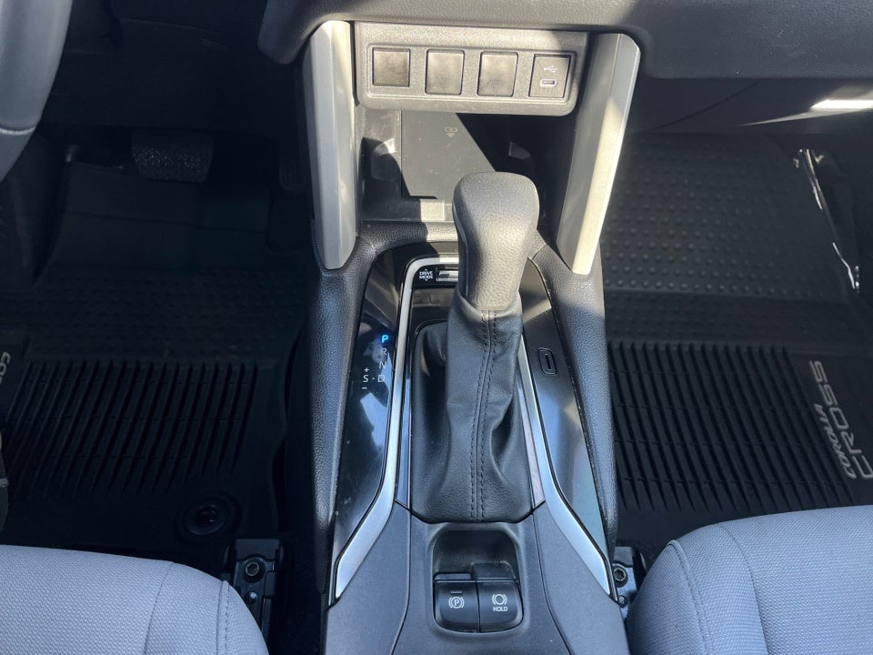 2025 Toyota COROLLA CROSS HV SE