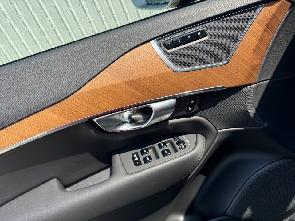 2024 Volvo XC90 B6 Plus Bright Theme 7-Seater