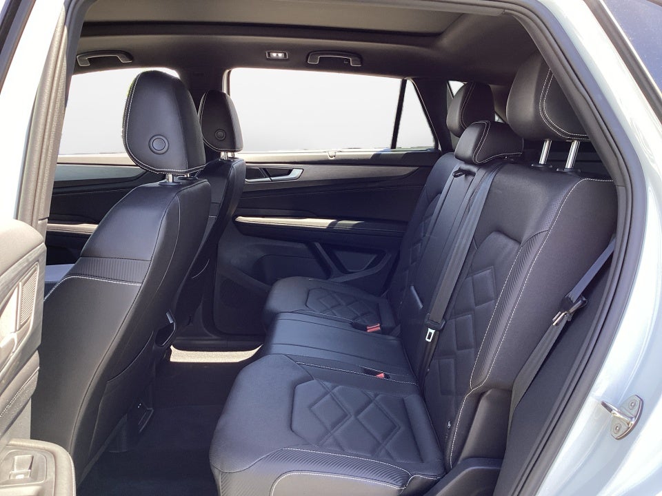 2026 Volkswagen Atlas Cross Sport SE with Technology