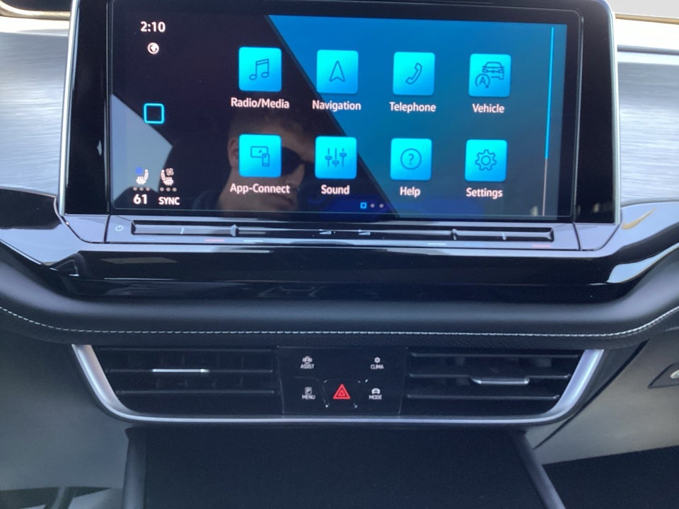 2026 Volkswagen Atlas Cross Sport SE with Technology