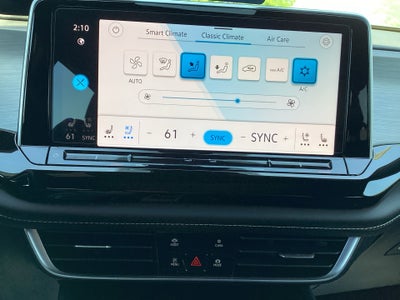 2026 Volkswagen Atlas Cross Sport SE with Technology