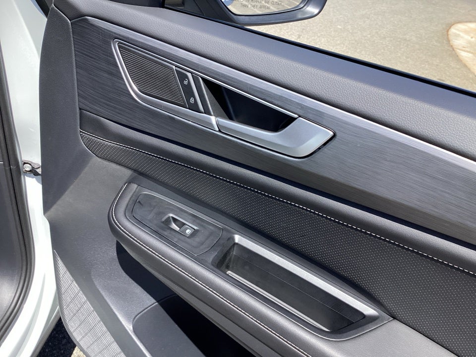 2026 Volkswagen Atlas Cross Sport SE with Technology
