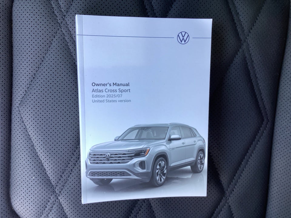 2026 Volkswagen Atlas Cross Sport SE with Technology