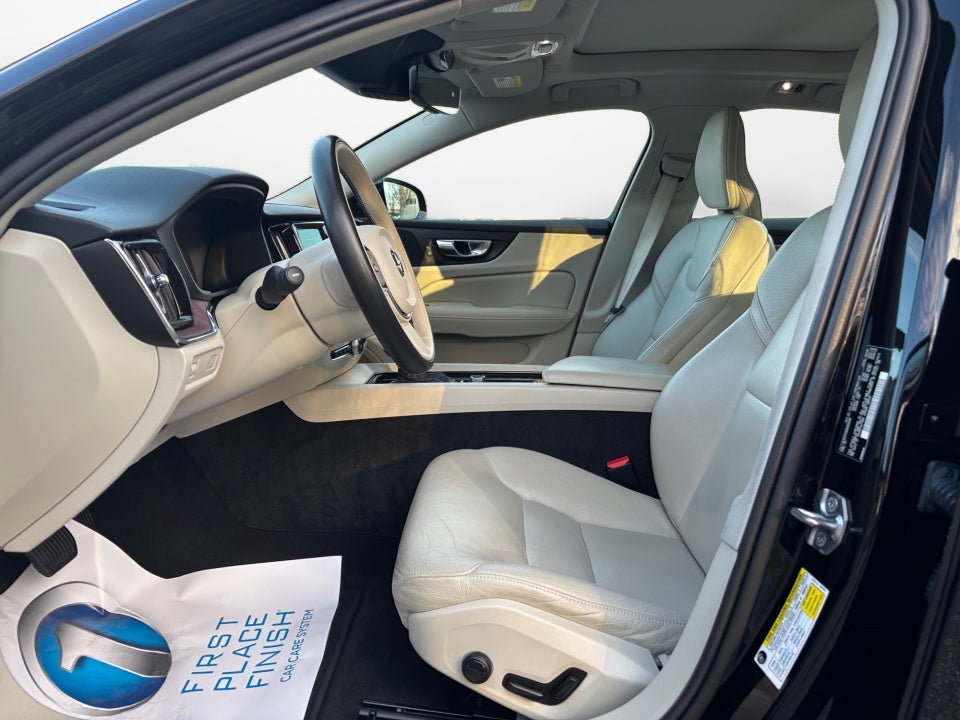 2021 Volvo S60 T5 Momentum
